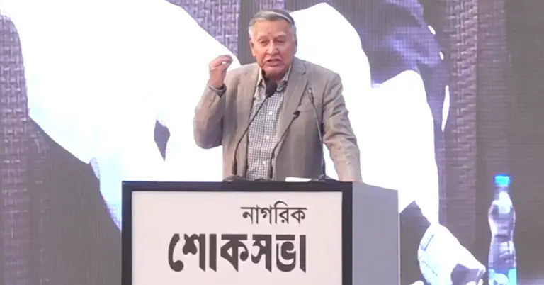 বক্তব্য রাখছেন মাহফুজ আনাম